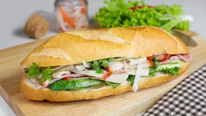 1 ổ bánh mì thịt bao nhiêu calo